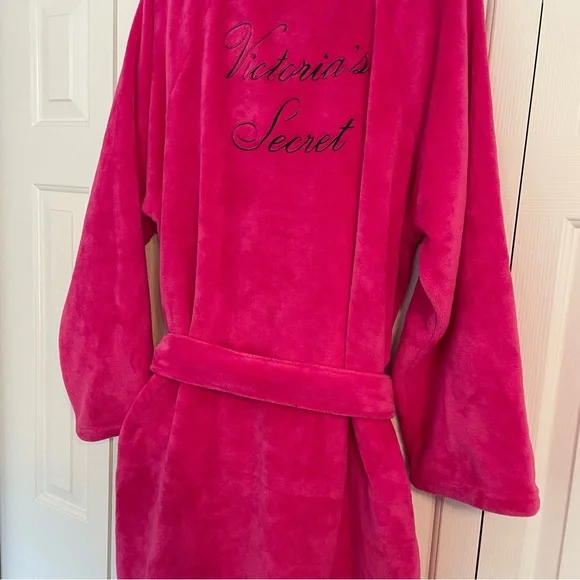 NWOT Victoria’s Secret Short Cozy Robe Hot Pink Sz XL/XXL Plush Logo Back